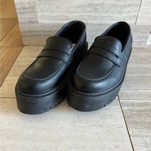 Steve Madden Black Platform Loafers